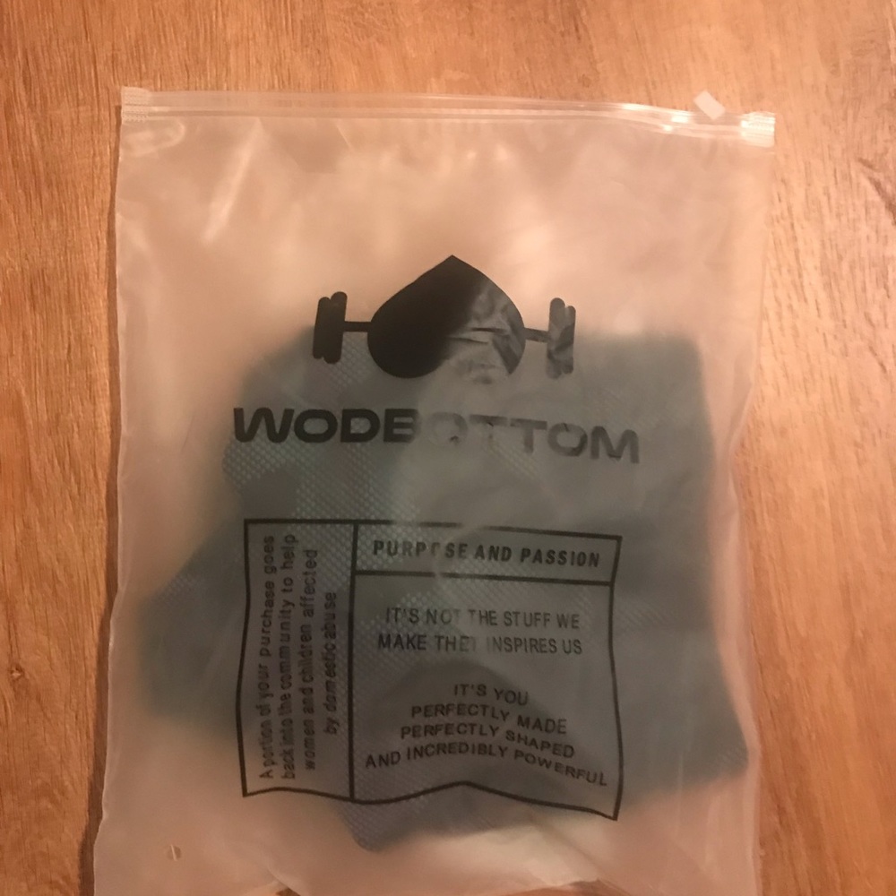 NWT - WodBottom sports bra - M